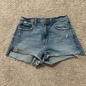 Women’s Abercrombie the Mom High Rise Denim Shorts- size 4/27